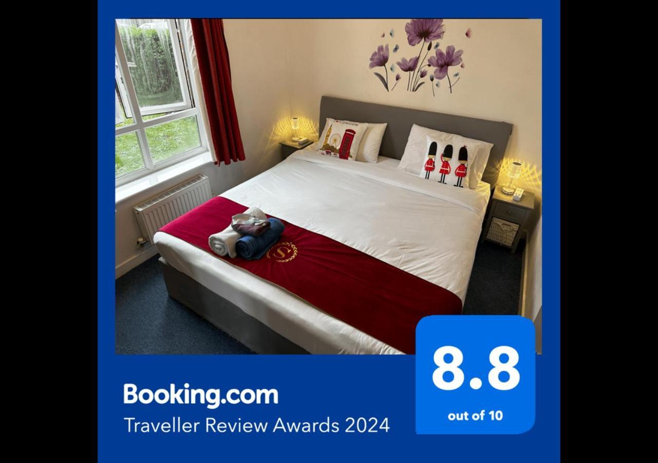 London 2 Bed 2 Bath Apartment Holiday Home - Free Parking - 3Min Walk To The Train Station - 19Min To London Liverpool Street 5Min To Victoria Line 1Gb Broadband Super Fast Internet Ground Floor 100S Of Shops Restaurants Bakeries 24-Hour Asda Superst מראה חיצוני תמונה