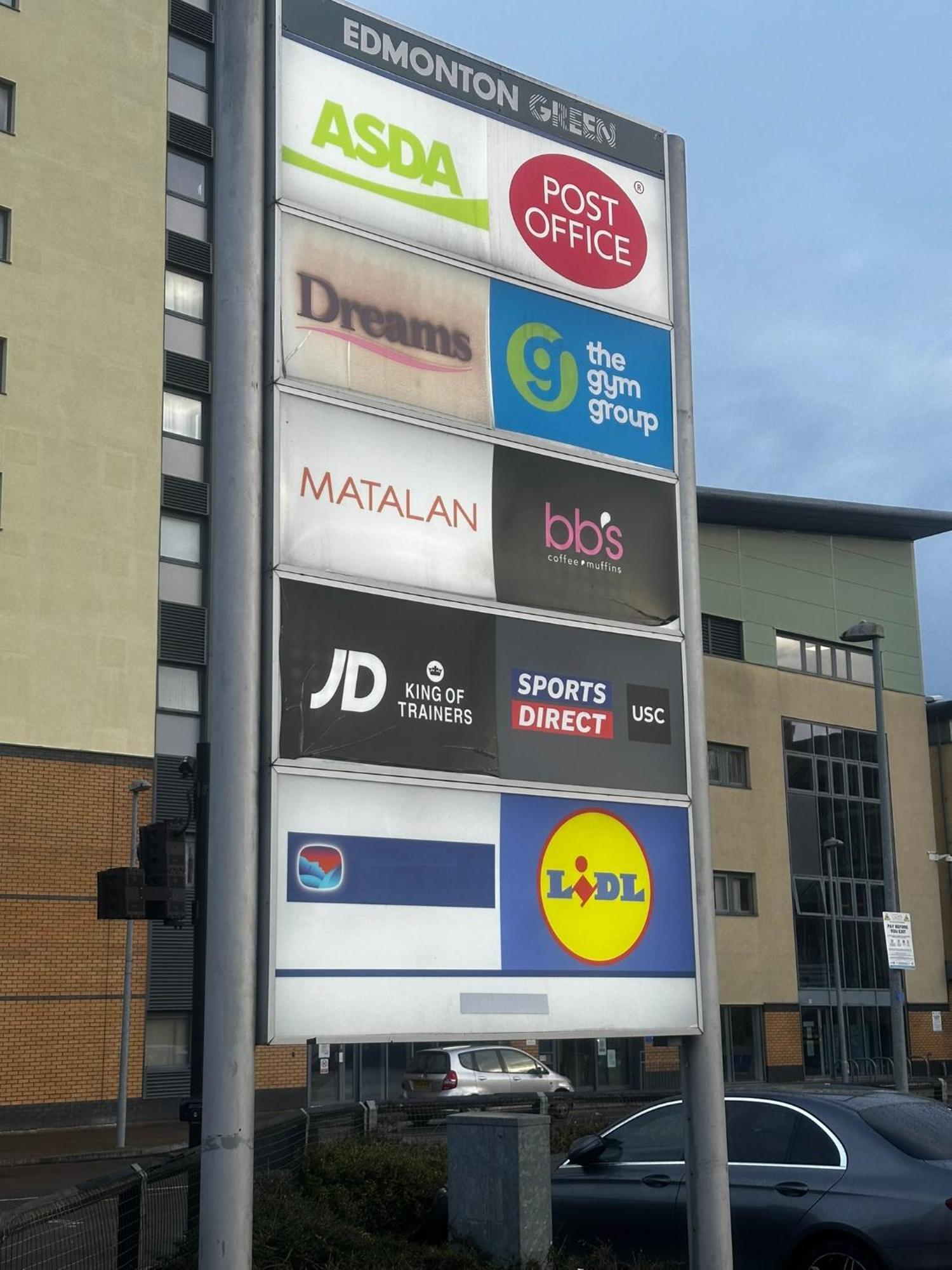London 2 Bed 2 Bath Apartment Holiday Home - Free Parking - 3Min Walk To The Train Station - 19Min To London Liverpool Street 5Min To Victoria Line 1Gb Broadband Super Fast Internet Ground Floor 100S Of Shops Restaurants Bakeries 24-Hour Asda Superst מראה חיצוני תמונה